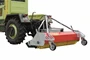 nastavek je priklopljen na traktor zadaj