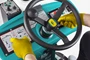 Pregledna in trpežna membranska nadzorna plošča na čistilnem stroju Eureka E85.